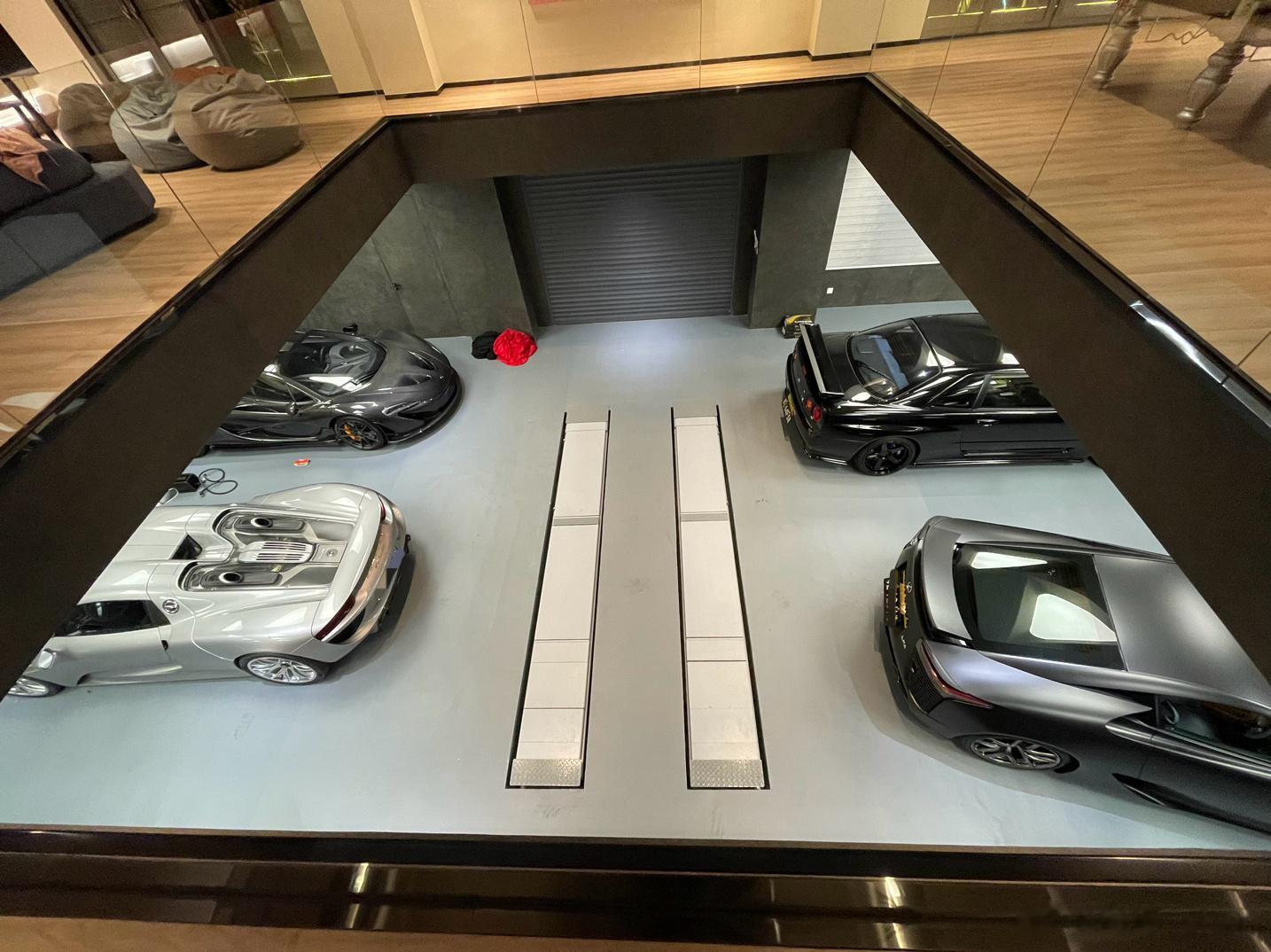 深夜小聚，从桥下挪到车库了[喵喵] ​​​