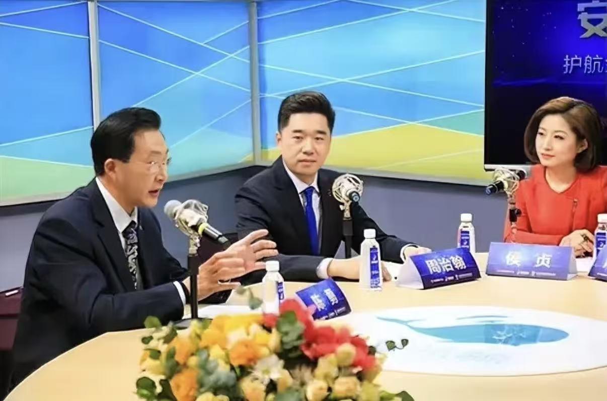 上午在研讨会上还在呼吁“立法管住境外资金”，没想到下午直播时就被问得没话说了。项