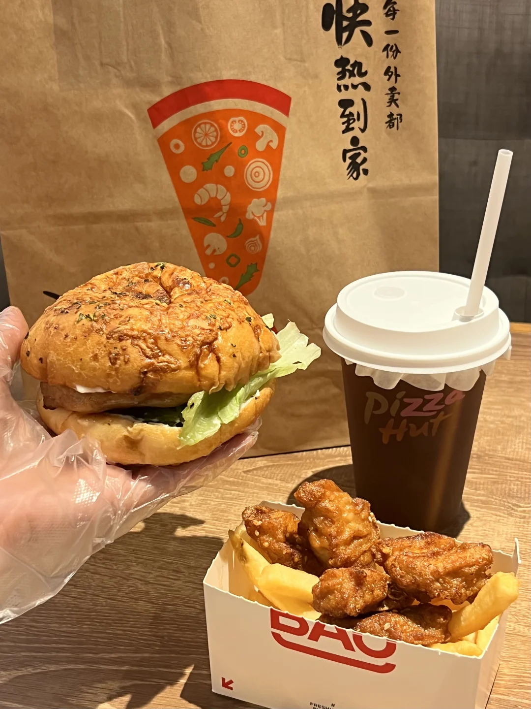 好家伙！必胜客居然真的出汉堡啦！🍔