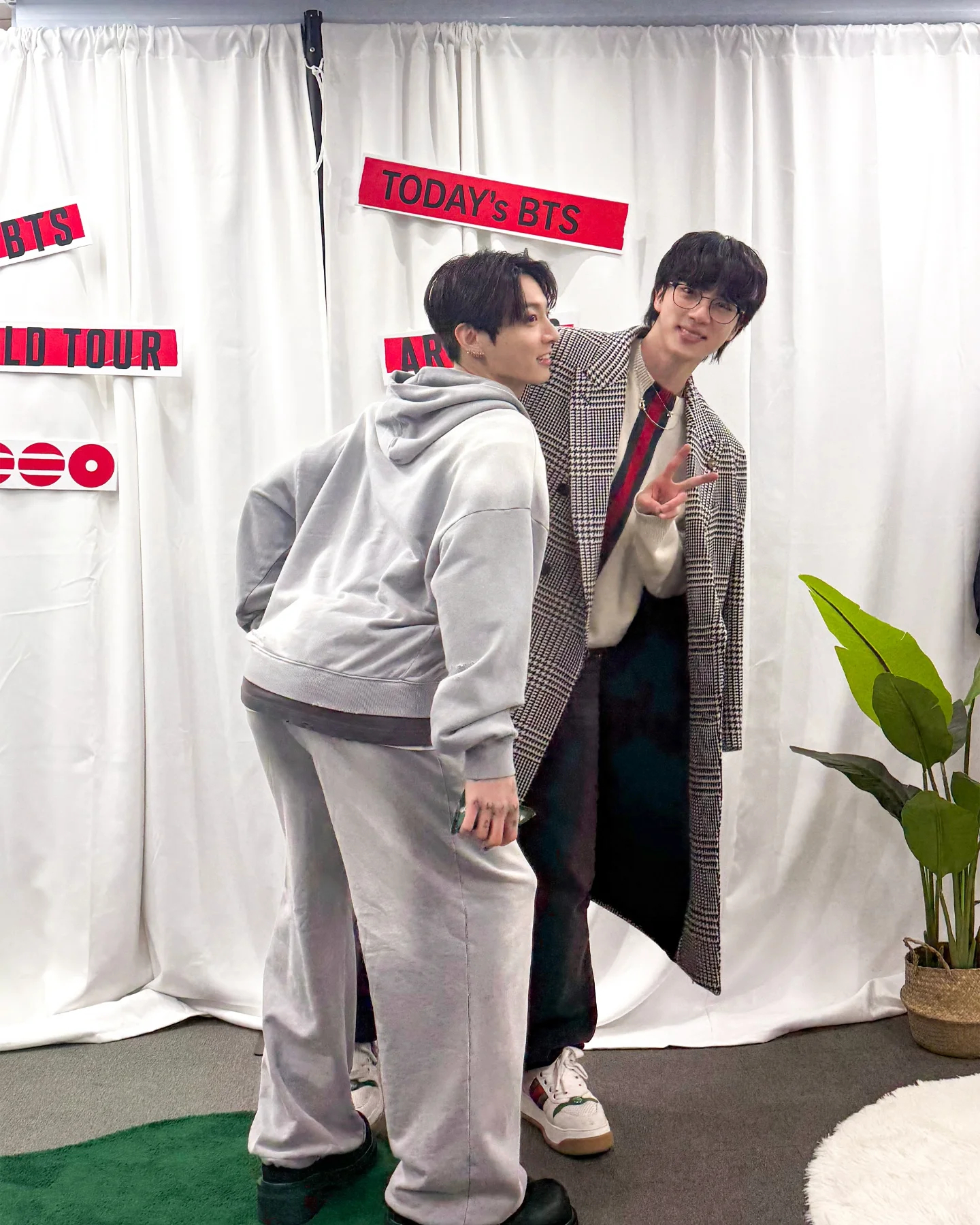 田柾国臀部翘到可以顶一瓶汽水🥤 