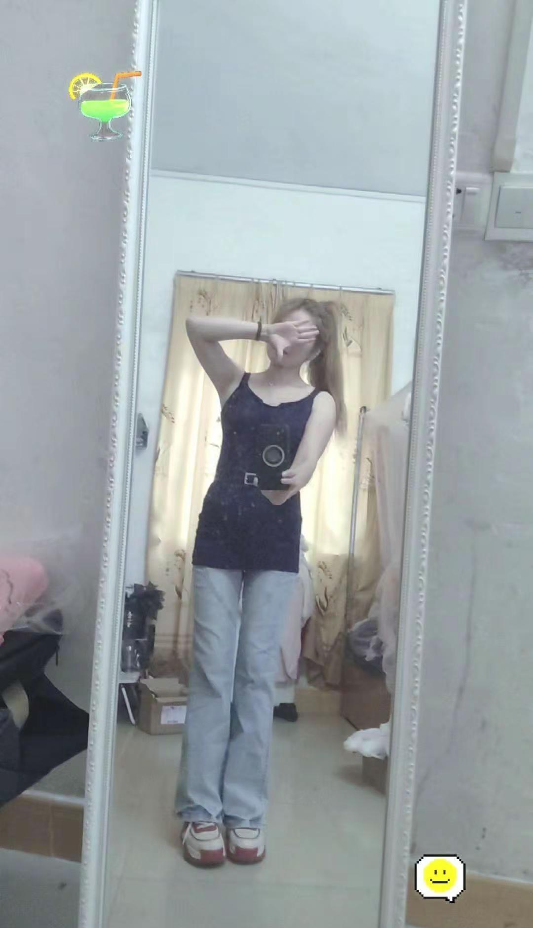 来聊聊，女同胞们，你们以前的衣服都还能穿得上吗？？😜😜对镜拍穿搭 拒绝身材焦