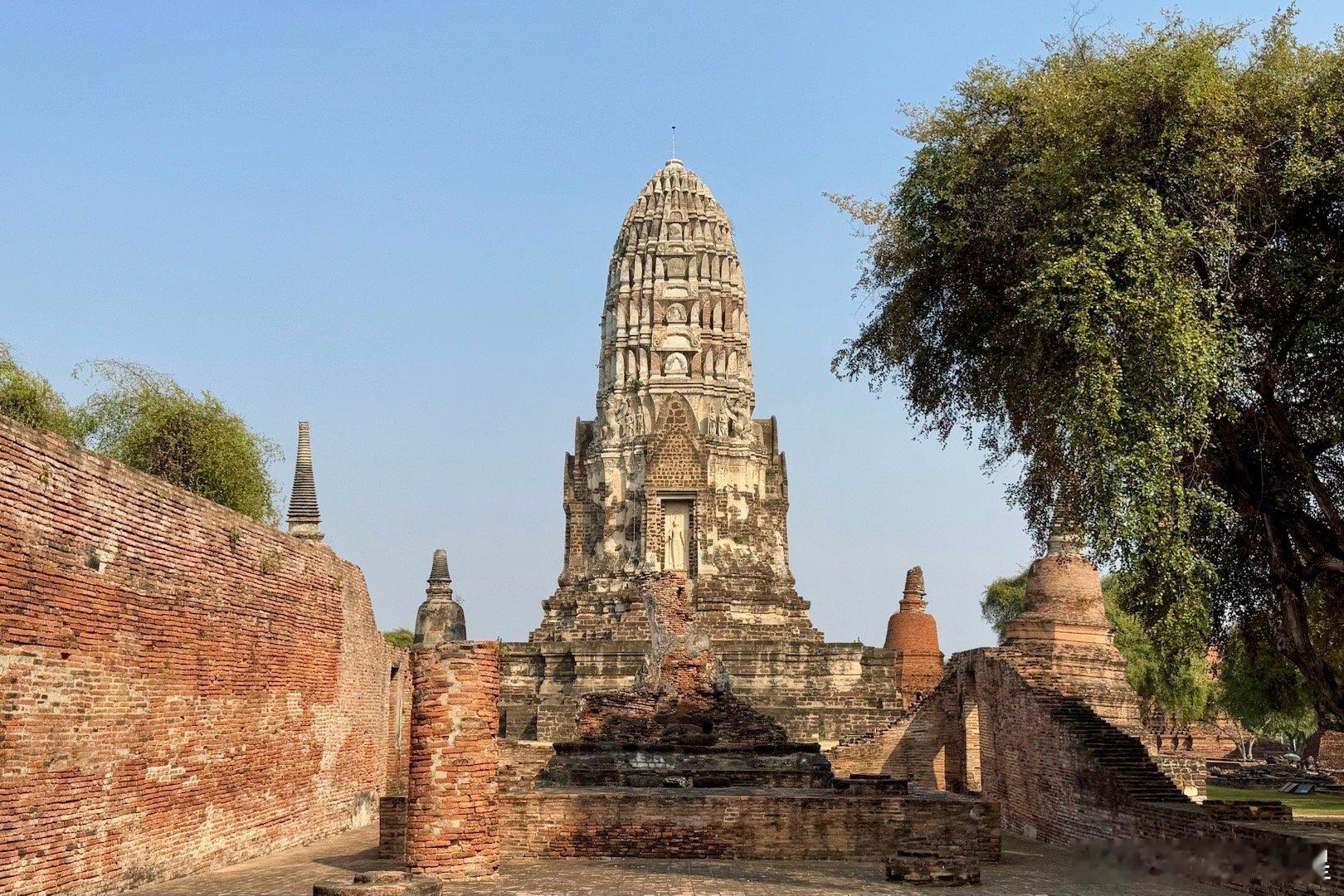 世界遗产阿瑜陀耶古城的拉嘉布拉那寺，保存了最好的高棉风佛塔，里面出土过很多金银财