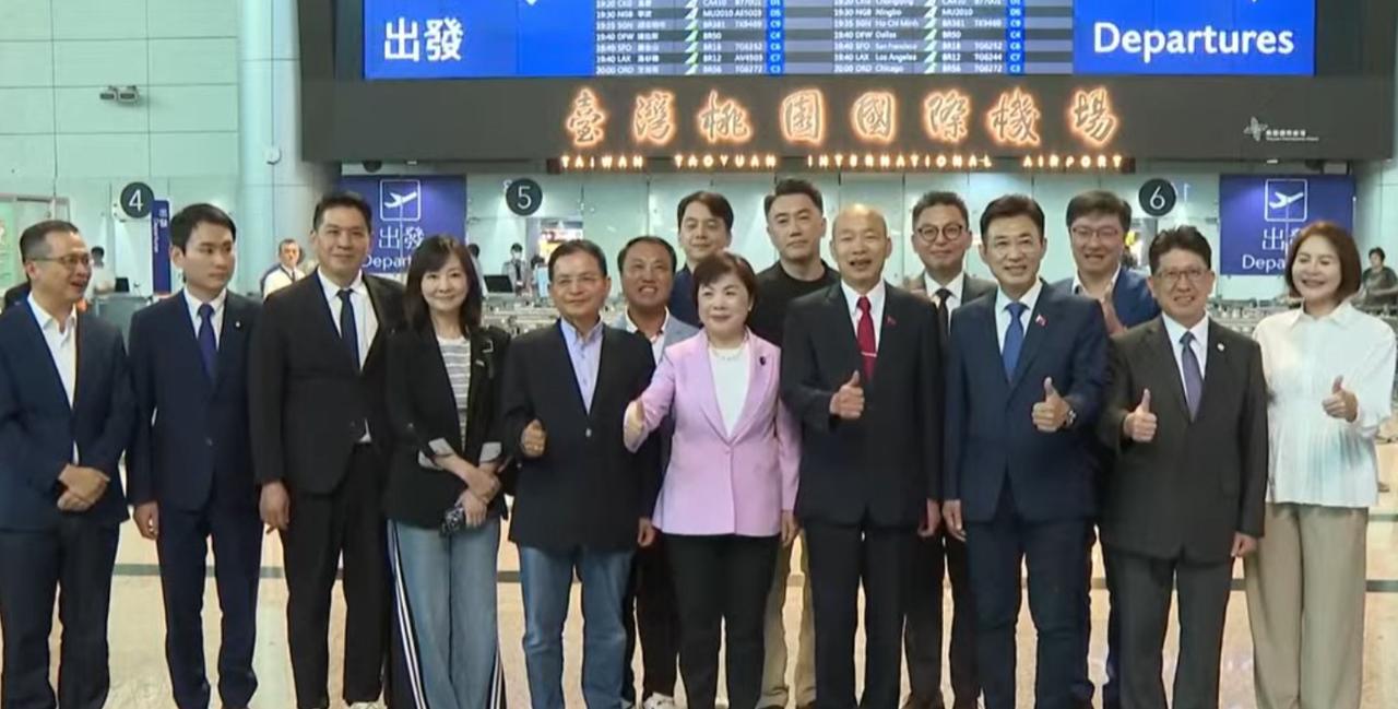韩国瑜：祝贺美国建国250周年！
今天（21日）傍晚，韩国瑜在桃园机场启程，前往