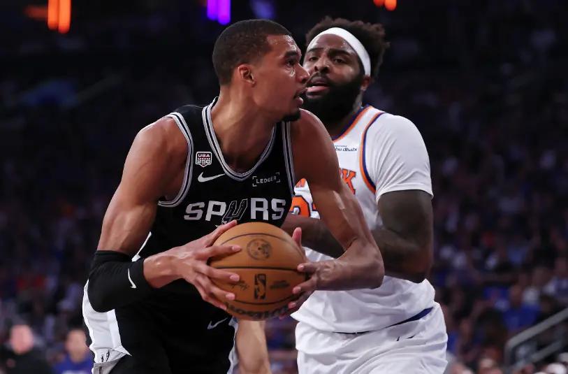 29分惨案！马刺输得窝囊，福克斯一脑短路葬送胜利！
 
06月11日，NBA总决