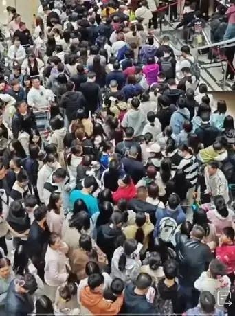 全国人都去胖东来购物吗？这人多得真是吓人！


买东西跟不要钱似的疯抢，就是不知