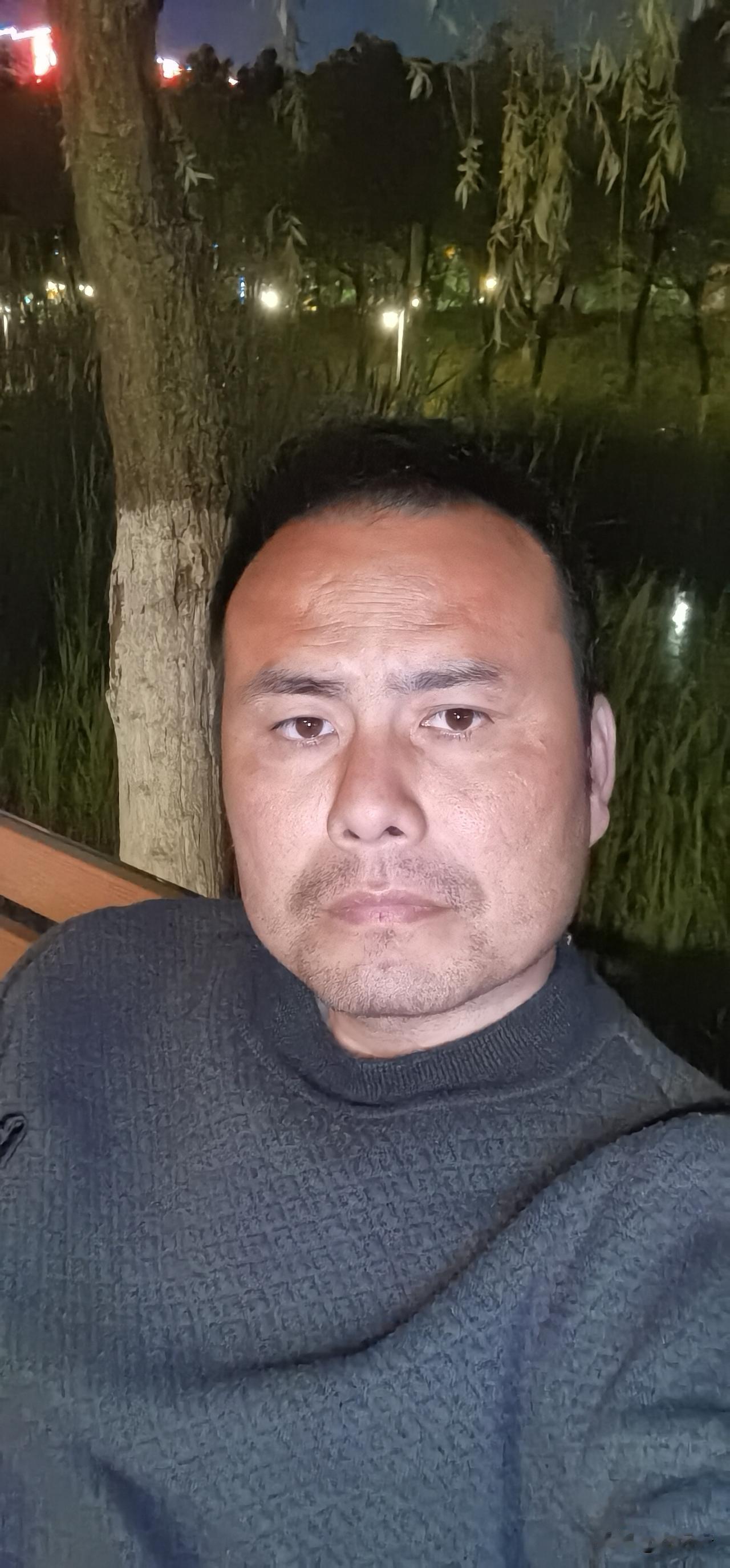 一个注定要干大事的人 注定要承受远超常人的孤独和苦难 在低谷里默默自愈 在无人理