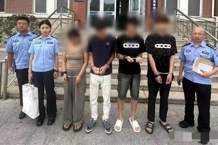青岛男子约女网友回家，陷“桃色陷阱”，最后损失1100块

“色字头上一把刀！”