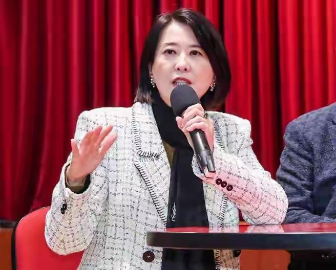 郑丽文访问大陆，侯友宜不装了，王鸿薇一句话，让赖清德无奈

郑丽文受邀访问大陆，