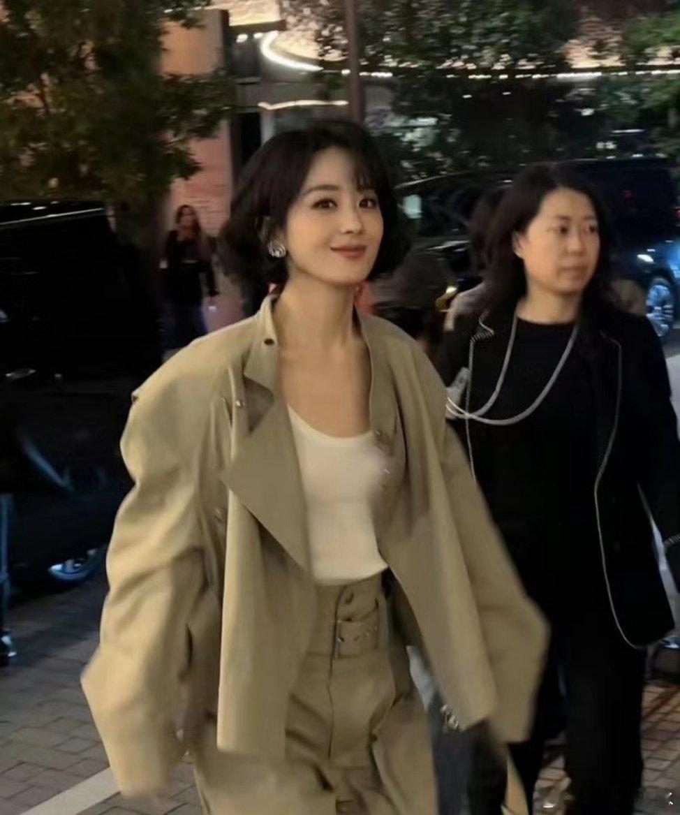 #赵丽颖发型#她明明就是很小的脸呀长的也很标致！为什么之前有人说她是圆脸呢！！赵