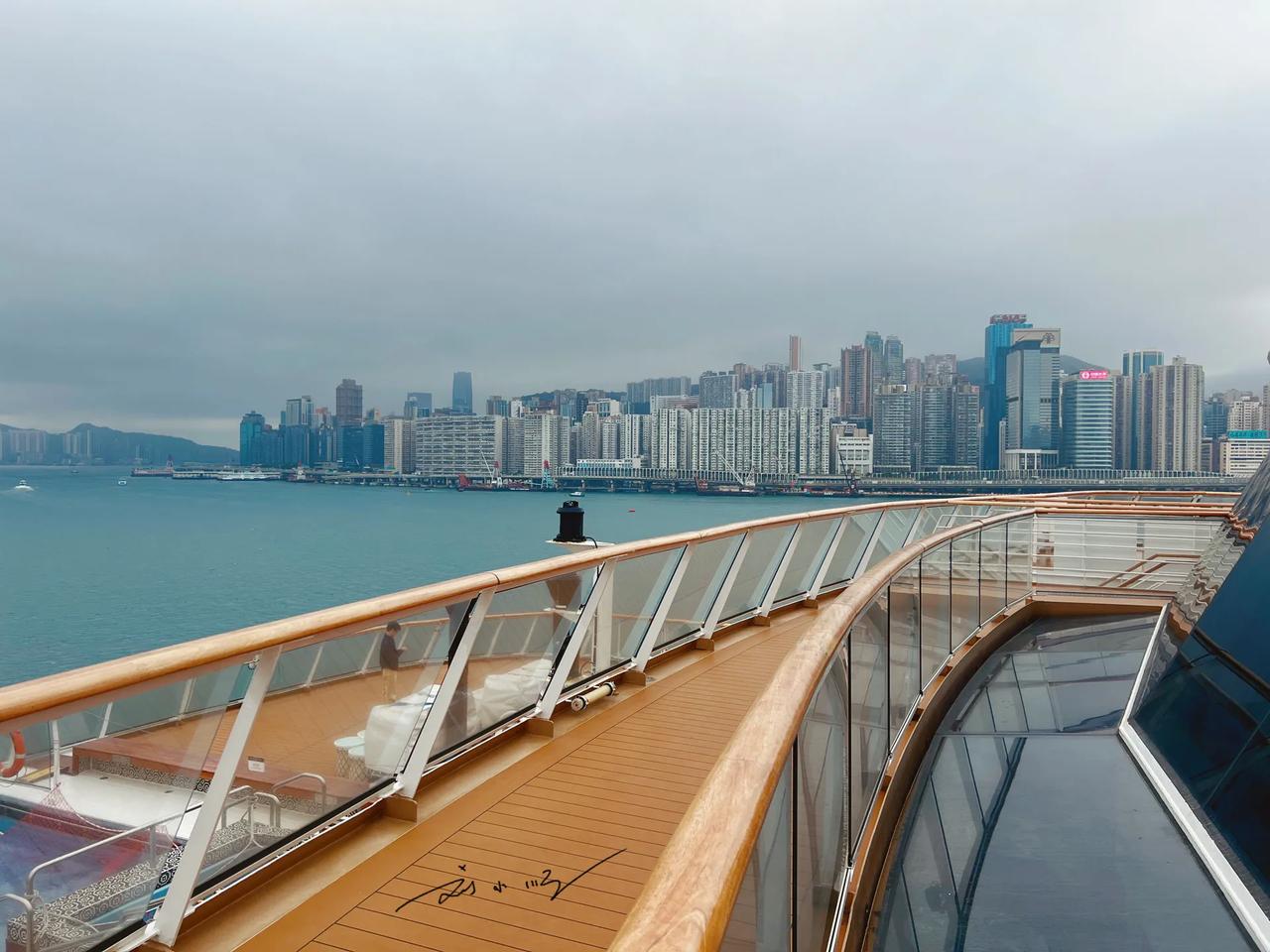 到红空了！国际大都市果然不一样，其实我这才第二次来，第一次来都至少是七八年前的事