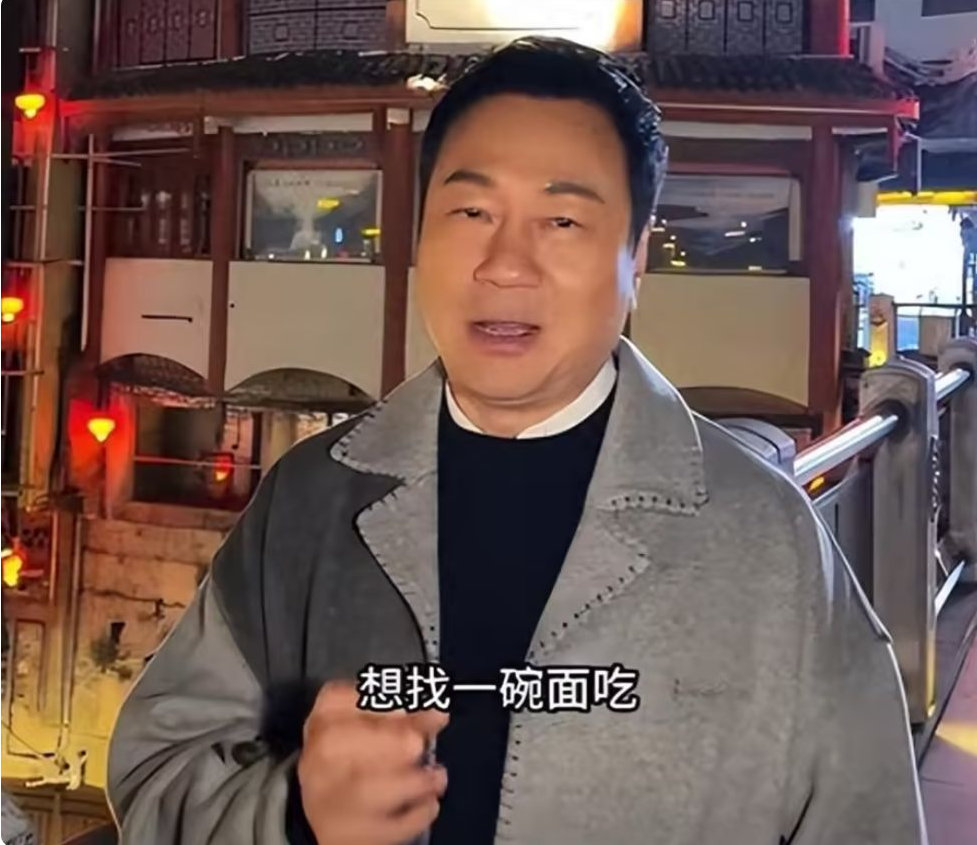 61岁黎耀祥现状：住广东豪宅，娶二婚老婆成宠妻狂魔，儿子没他帅 