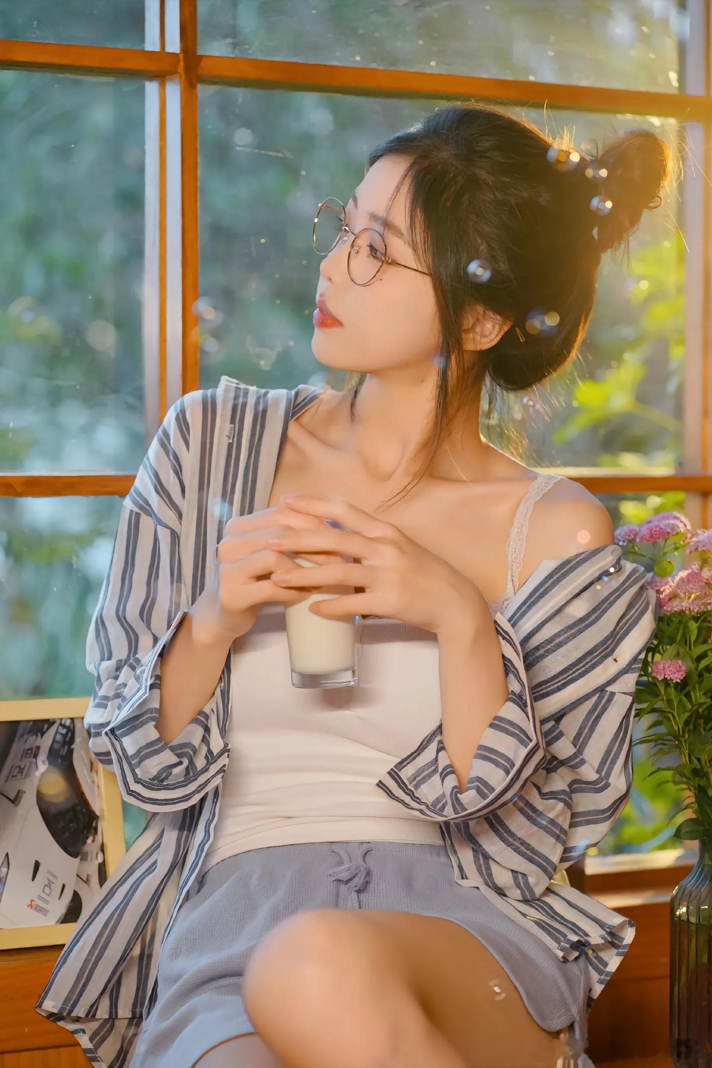 戴眼镜，穿棉袜～ ​​​