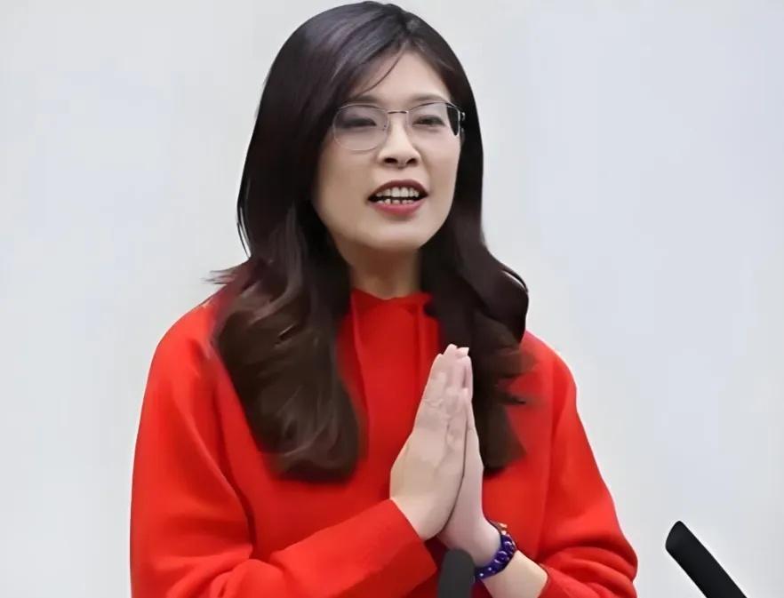 今天上午 10 点，台湾松山国际机场不比平常，中国国民党主席郑丽文率团开始在台湾