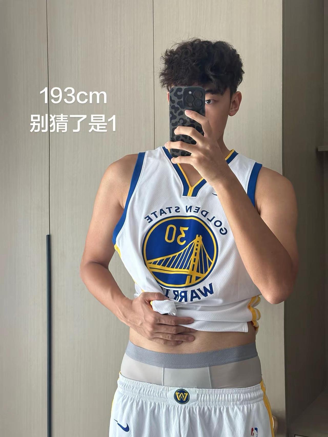 体育生可以。