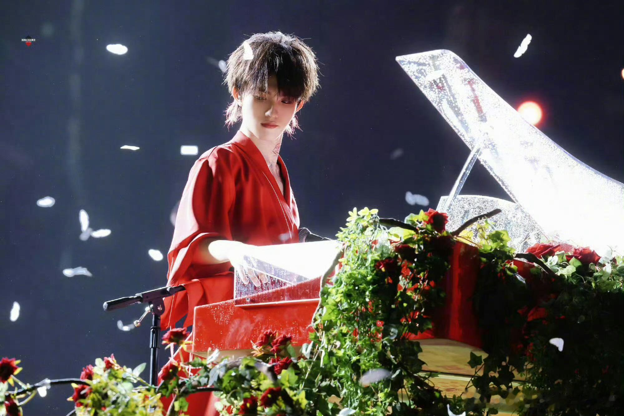 苏新皓拿的大男主剧本2025微博之夜爆款创作大赛 养成系苏新皓自带大男主光环！舞