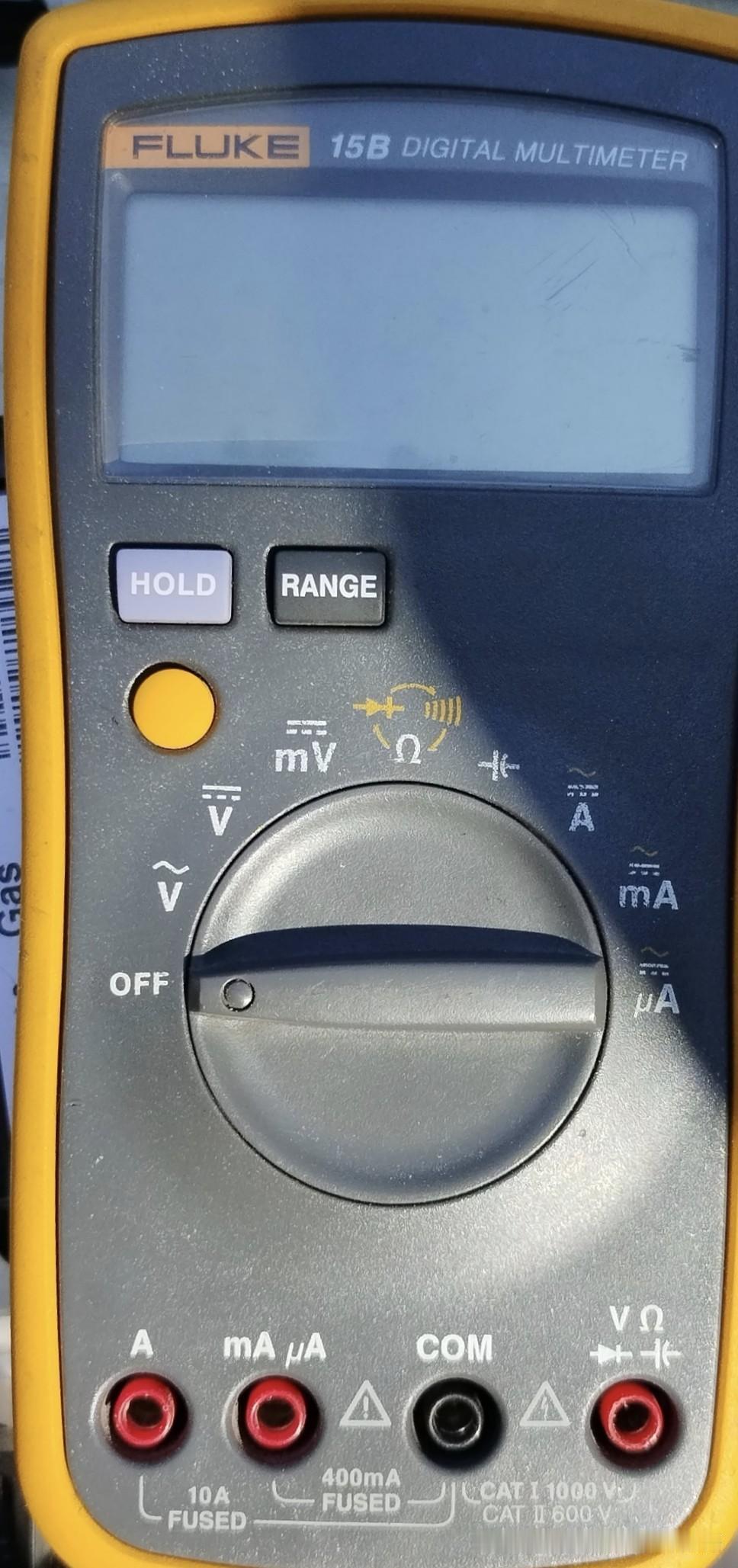 FLUKE 15B，电工、无线电爱好者非常熟悉的一款经典的数字式万用表。
黄壳黑