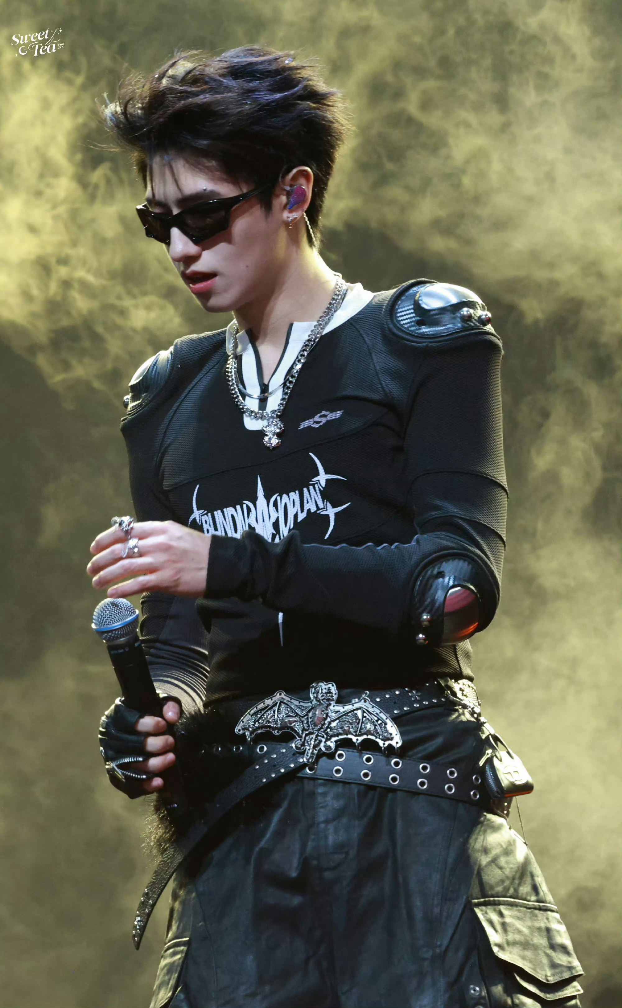 朱志鑫这个墨镜大背头是daddy级别的、、🥵🥵朱志鑫大背头完全daddy级别