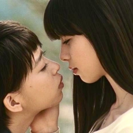 2014年，中条彩未与森川葵，在《零》中的一幕。 