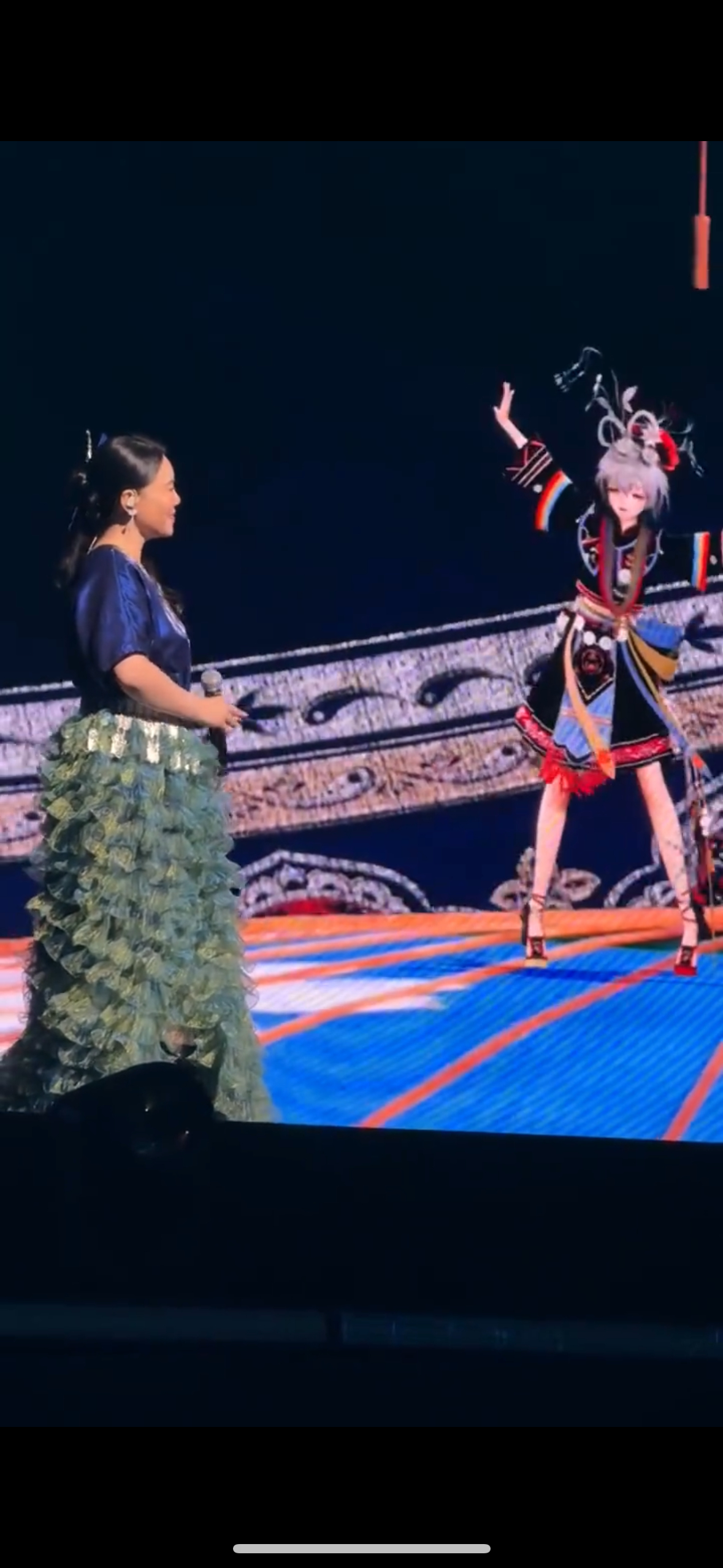 龚琳娜看洛天依像妈妈看女儿循环洛天依《唱山》合作舞台无数遍！清亮高音搭配绝美国风