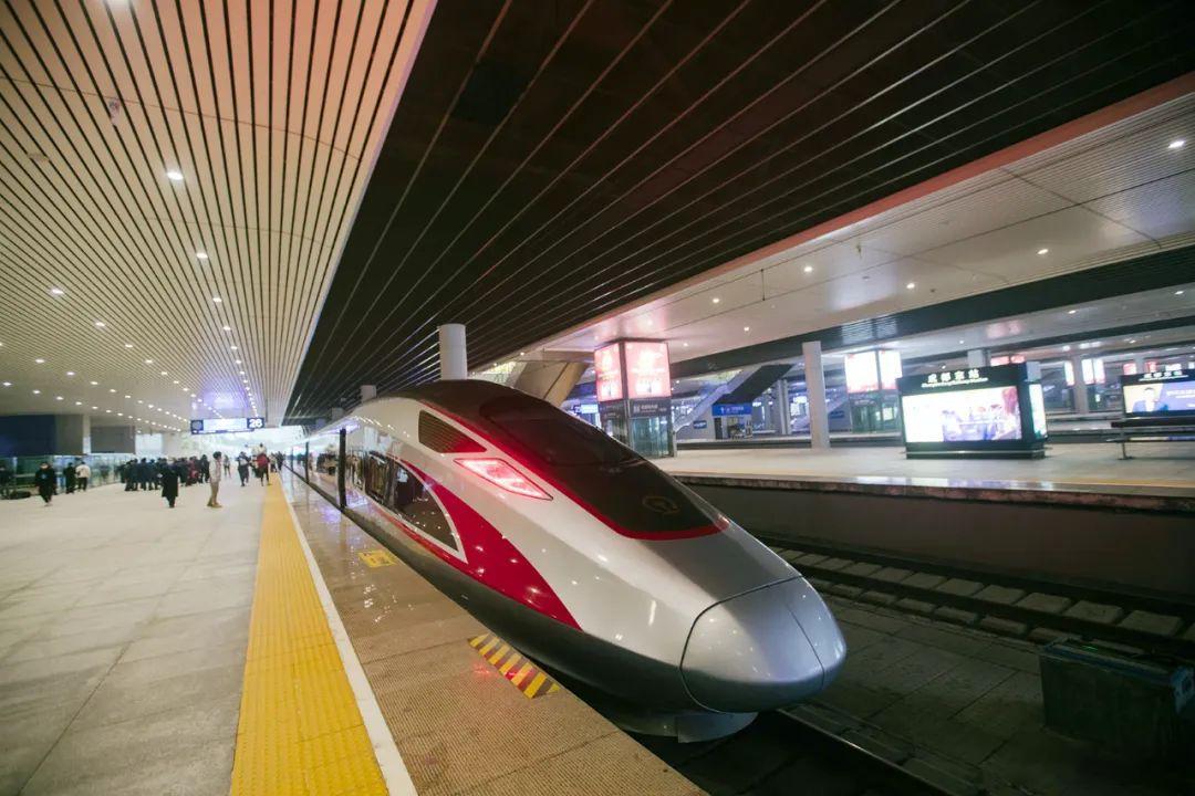 铁路新规取消换乘限制 8月11日报道，新版《铁路旅客运输规程》实施，联程票遇不可