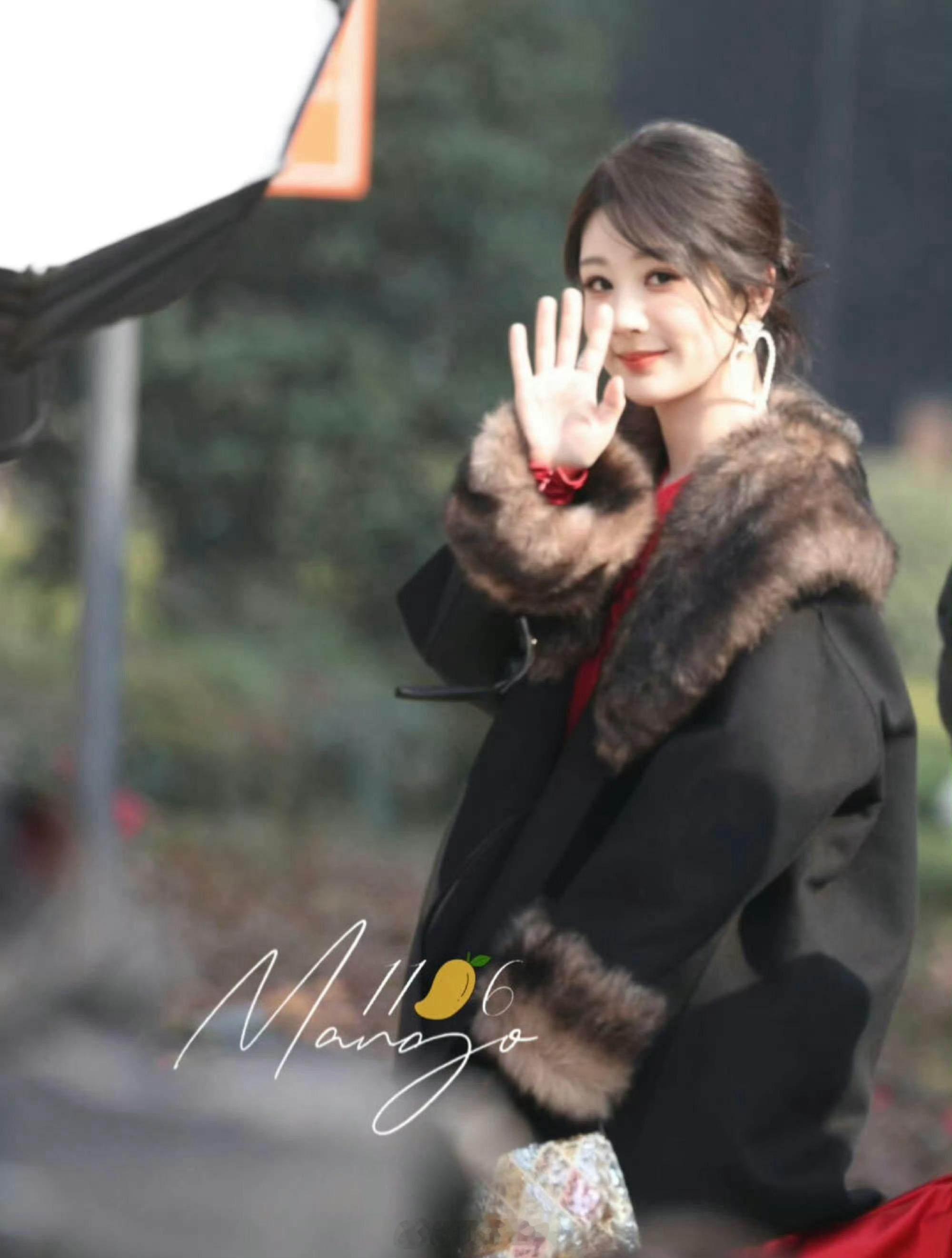 最适合穿红裙的女明星，必须有杨紫。明媚温柔，大红大紫，这状态谁看了不心动！