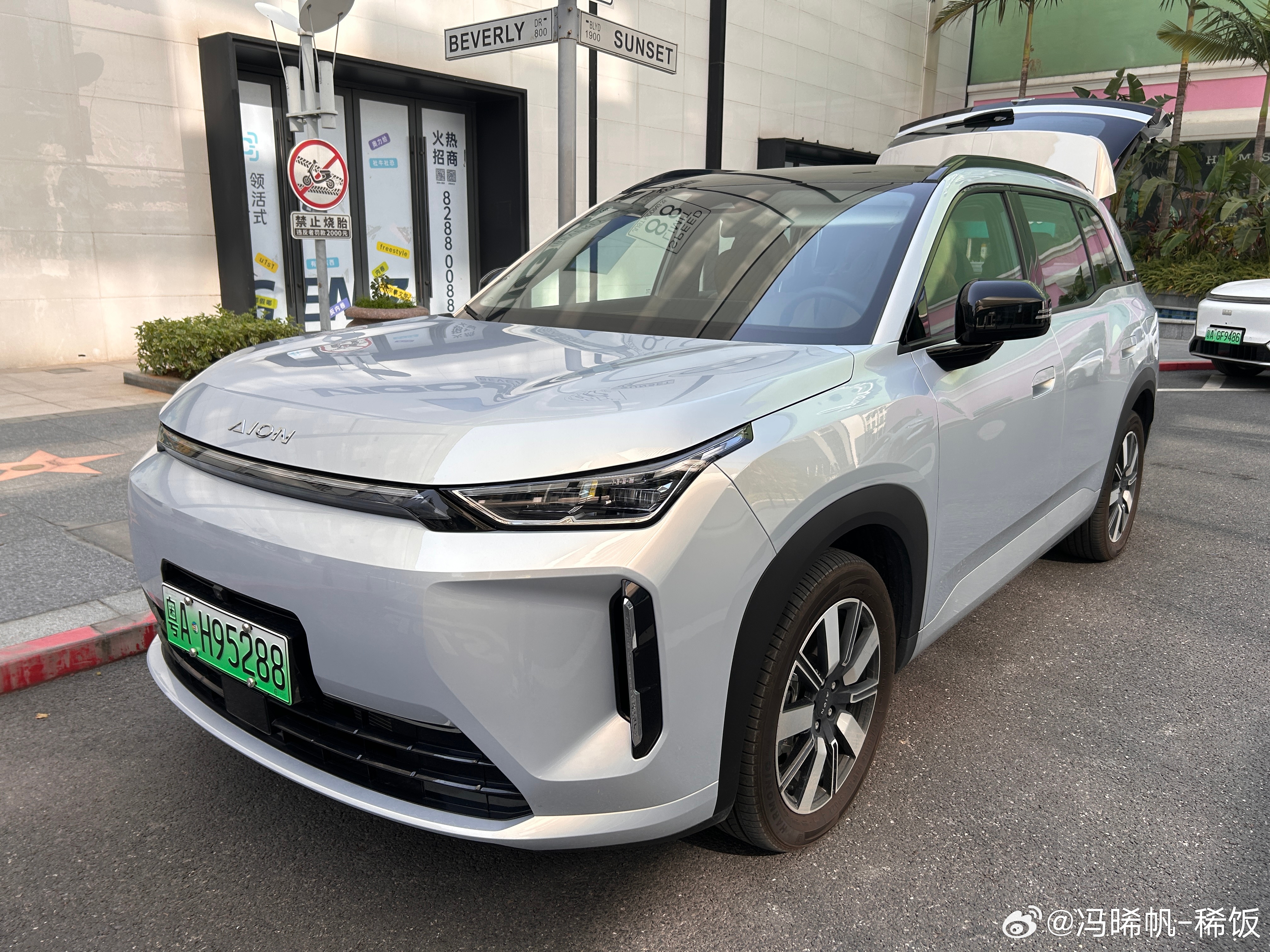 现在的车真是便宜到不知怎说，10.98 万买到那么大的SUV，内饰质感过得去，纯