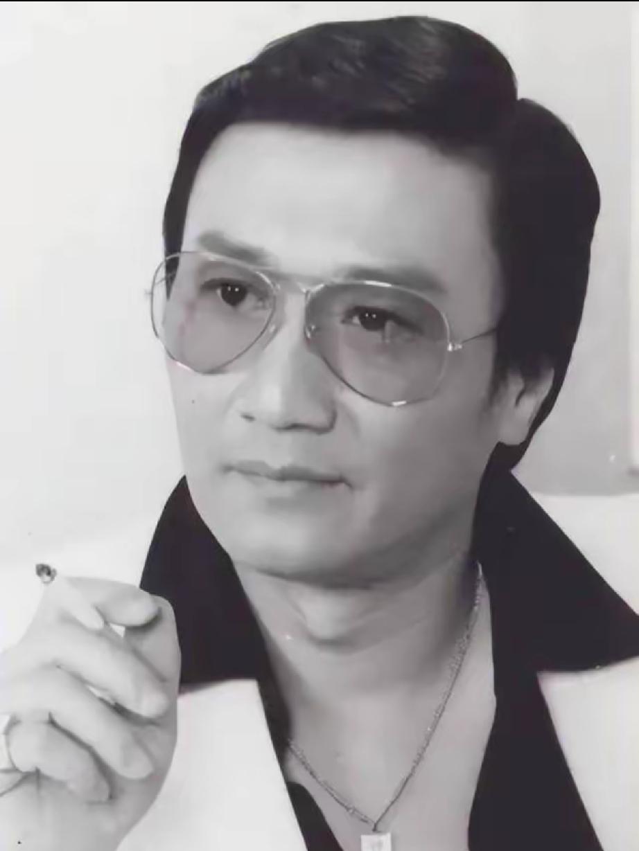 香港最潇洒的男明星，谢贤先生离开了，享年89岁。
家属说了，一切从简，不搞公开追