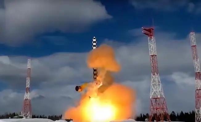 普京突然亮底牌，全世界都慌了，2月23日距离俄乌冲突正式爆发四周年就差一天，俄罗