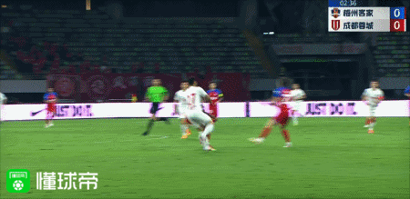 中超史上最快红牌诞生，开场1分钟成都蓉城队杨帆暴力犯规染红，这次犯规也引起了黄健