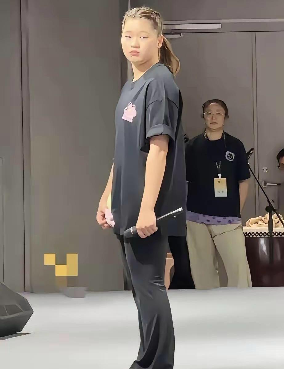 全红婵还会回到跳水台吗？
她发育变胖应该不是停下来的原因吧毕竟胖了减就是，
国家