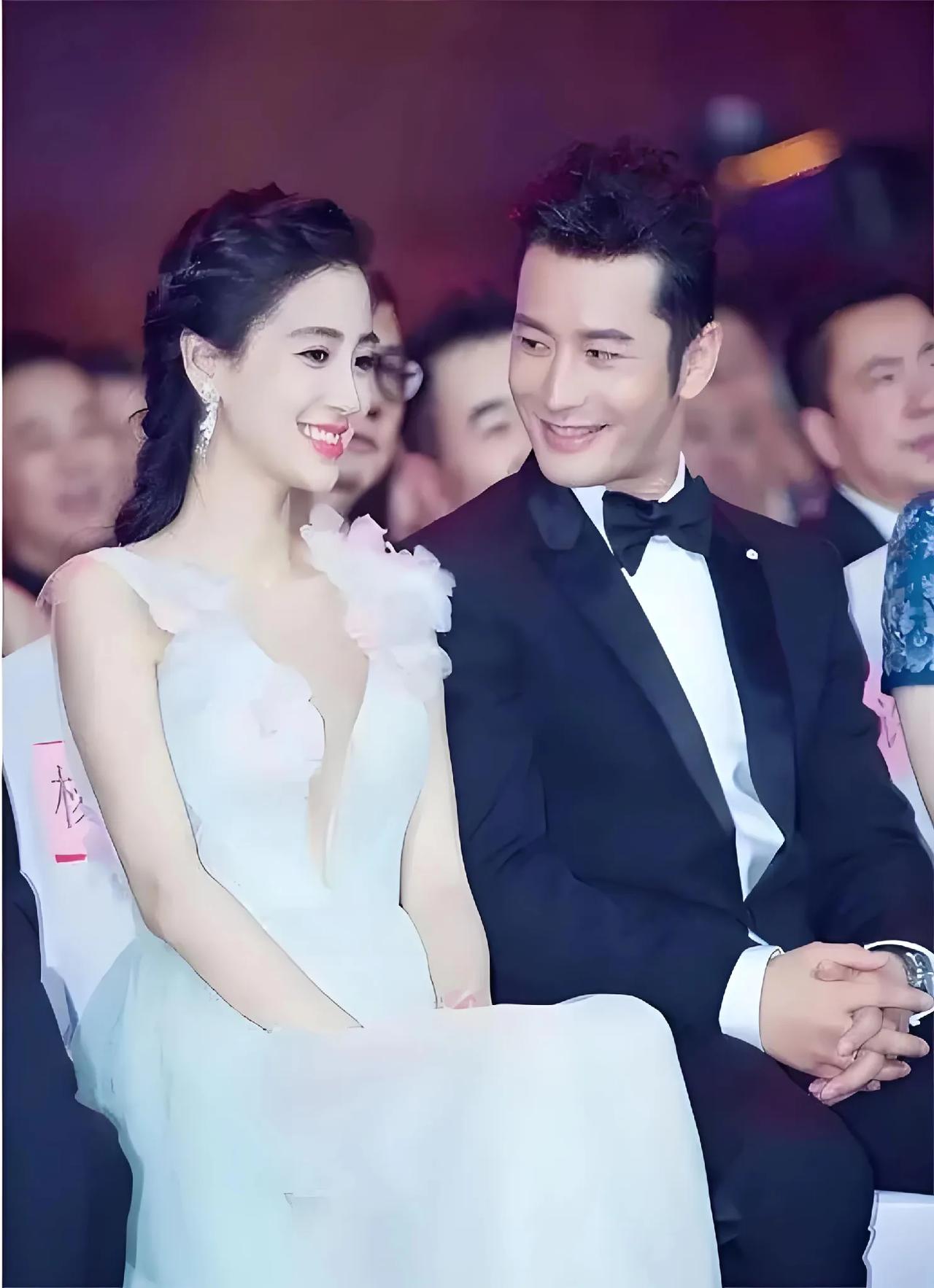 男人的嘴，骗人的鬼，
在黄晓明身上体验得淋漓尽致
这个男人当初说再不让杨颖哭了，