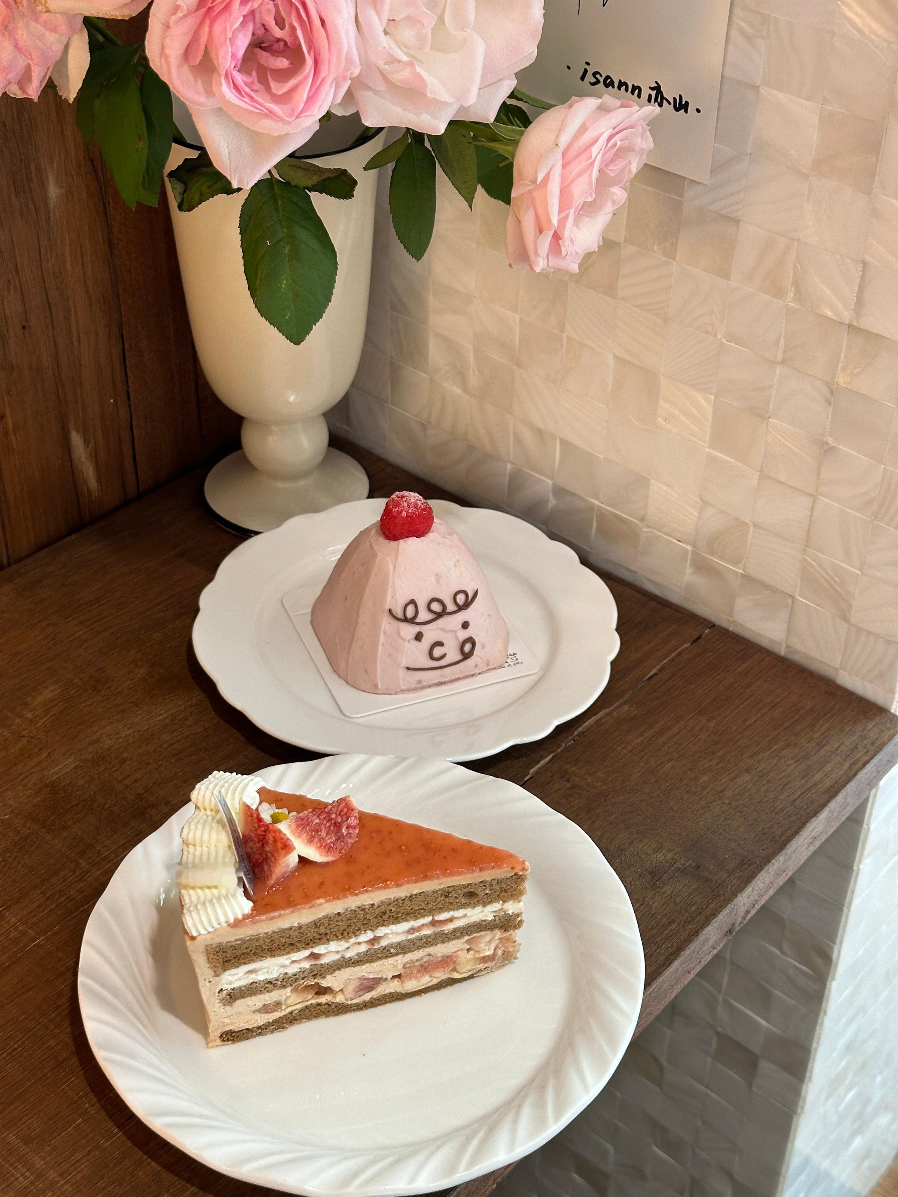 吃到浓油赤酱的排骨😍还有肥糯的羊肉！那个菜菜叫花生芽，可以想象成是有花生味道的