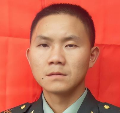 “老子摸一下怎么了！”2001年，一歹徒撕开女孩的衣服欲行不轨。女孩看看歹徒手中