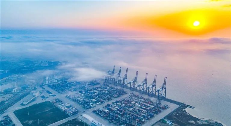 海南自贸港封关将带来更多机遇海南自贸港全岛封关运作，标志着这块“试验田”正式升级