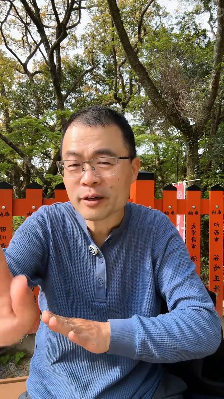 如果做父母需要考试达到某种分数才能生孩子，我觉得多数人是不配生孩子的。真的，我们