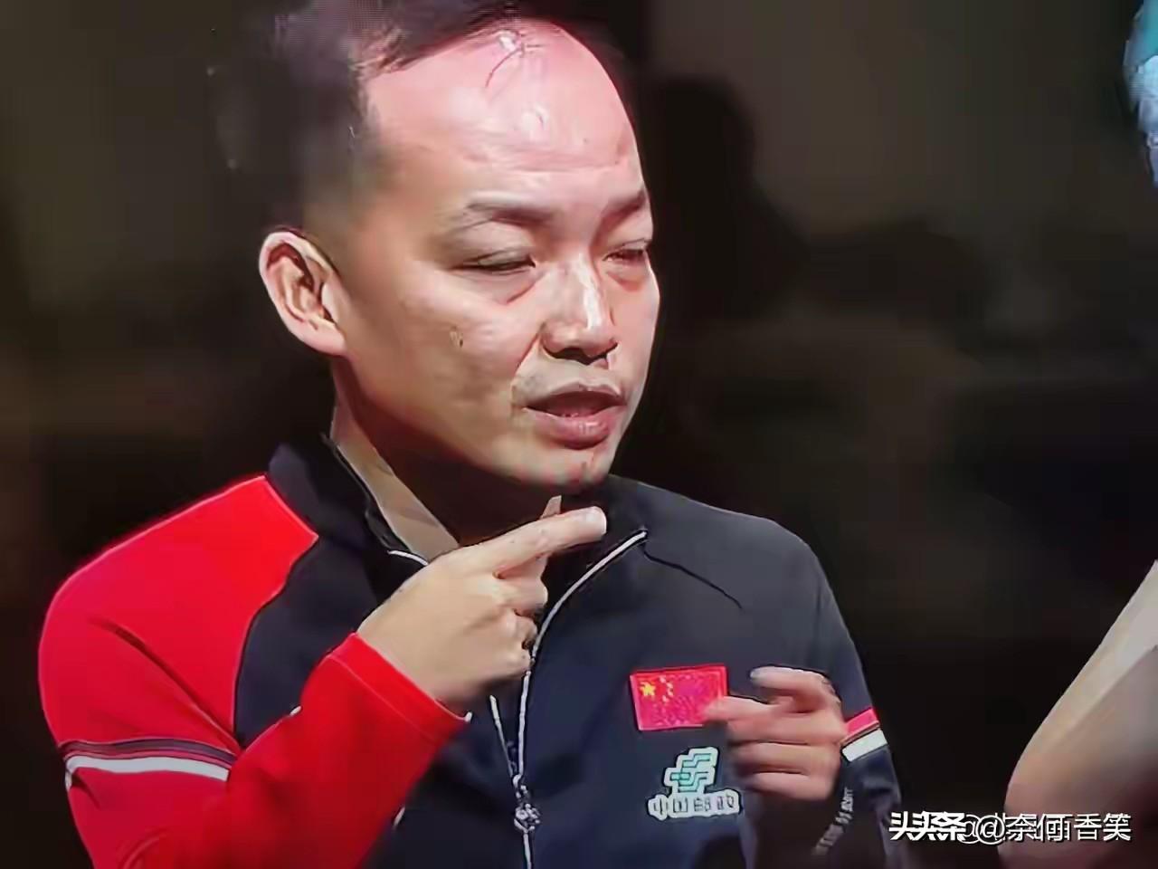 这个脱顶教练运气真好
第一次以教练身份亮相
就火了
弟子拿冠军
教练风光无限
并