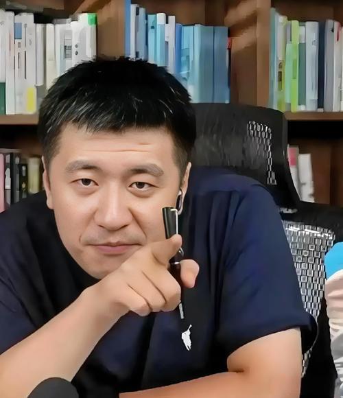 张雪峰告诉大学生不能碰的“四条红线”，条条经典：
一、不要交社保，一旦交了社保，
