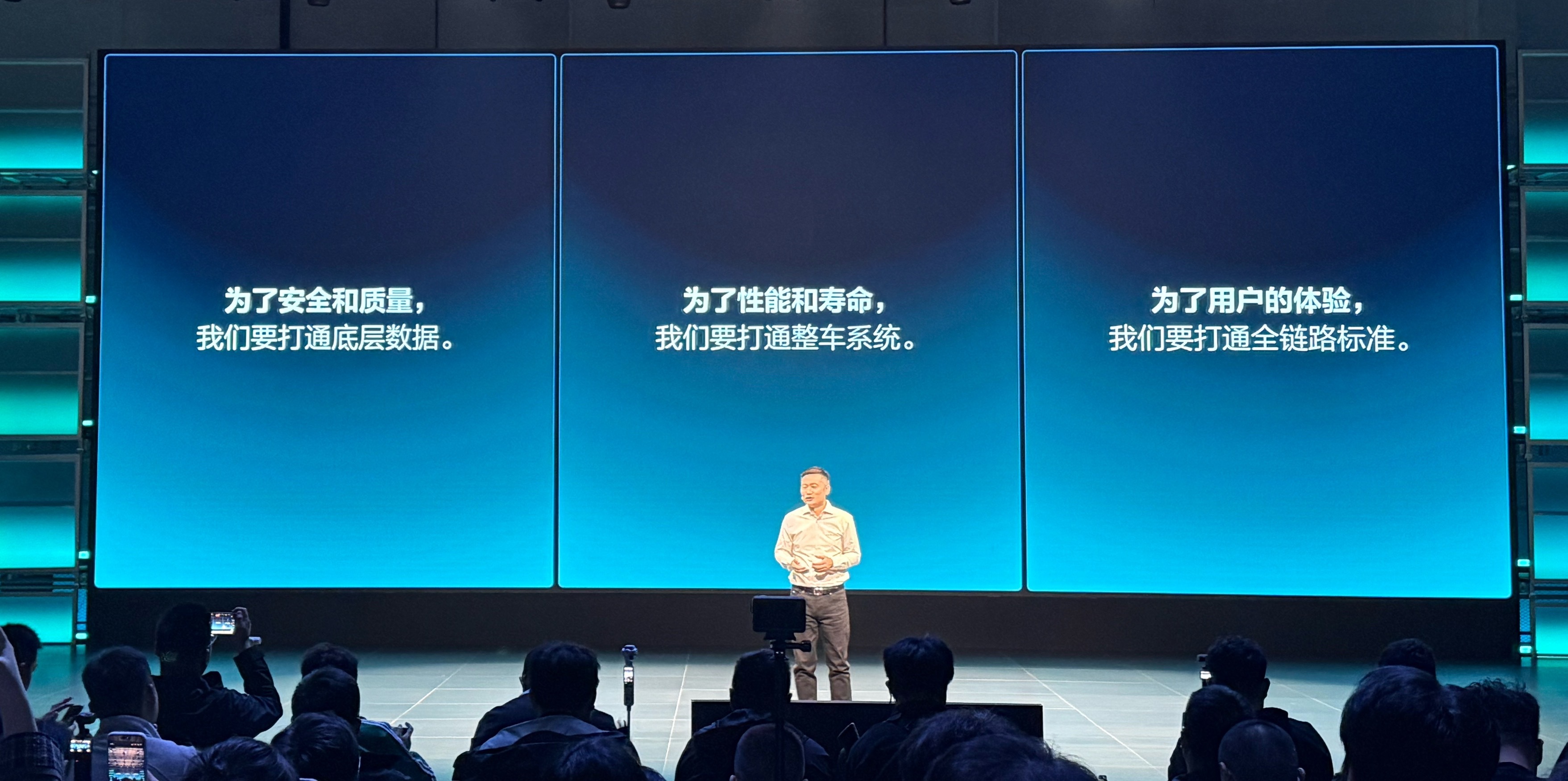 这个理念深度认同，最近开一些老牌豪华车的转型之作，虽然也用了顶级智驾供应商，但那