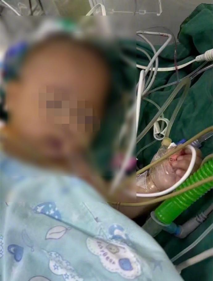 能够证明一个孩子健康的
既然是她的尸检报告
小洛熙的妈妈把尸检报告一发布在网上，