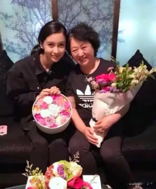 叶珂的“不是滋味”

早藏在前婆婆和杨颖的笑里了

  今天全网最心里硌得慌的人