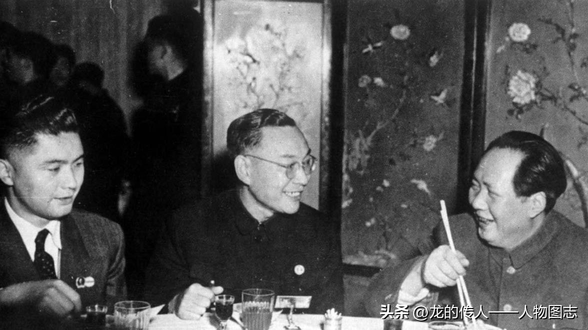 1951年11月与医学教授黄家驷、工商代表荣毅仁