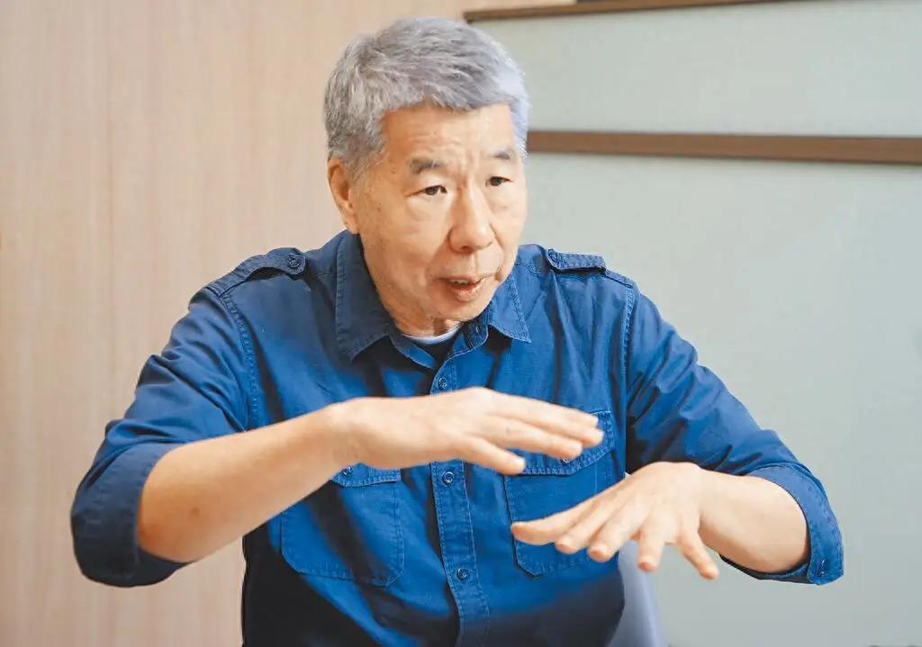 台媒有一明白人张亚中，中国许多人都没有想到的，他想到了，他表示，大陆对台的军演到