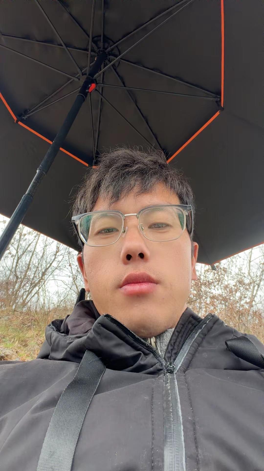 不要去过度分析这个，分析那个，把所有的精力用于经营自己，当你处于高价值，你自然会