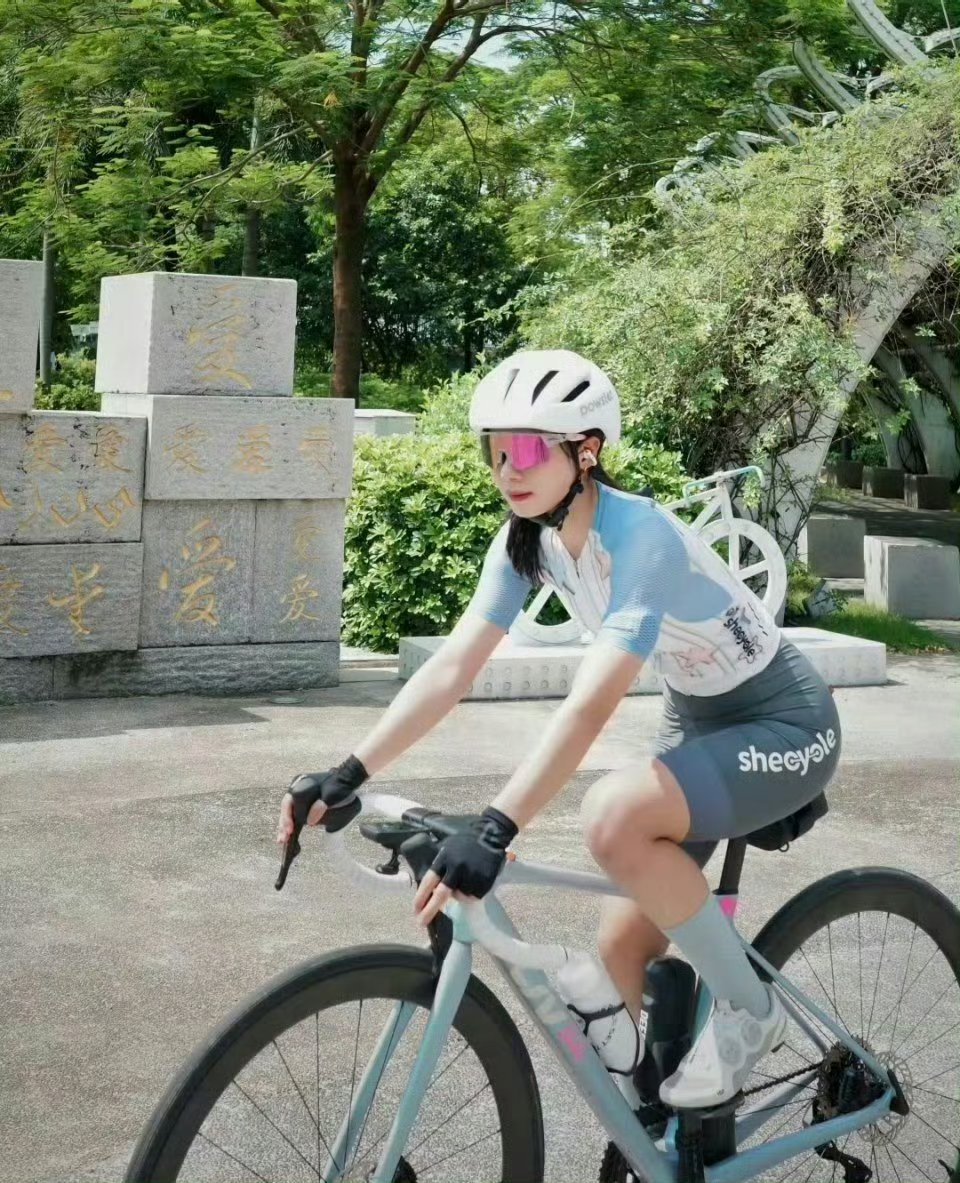 骑行，是与自己的一场温柔相遇 🚴♀️城市的节奏太快，快到让人忘了如何停下来倾听