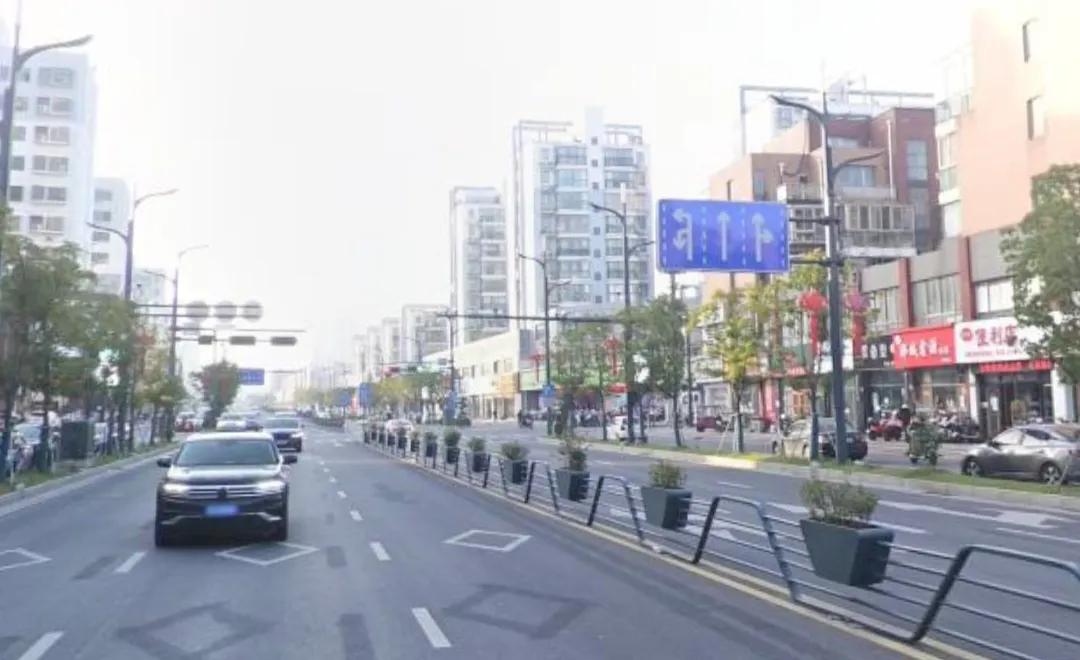 高邮市是江苏省扬州市代管之下的一座县级市，位于江苏省的中部。高邮市的水文资源特别