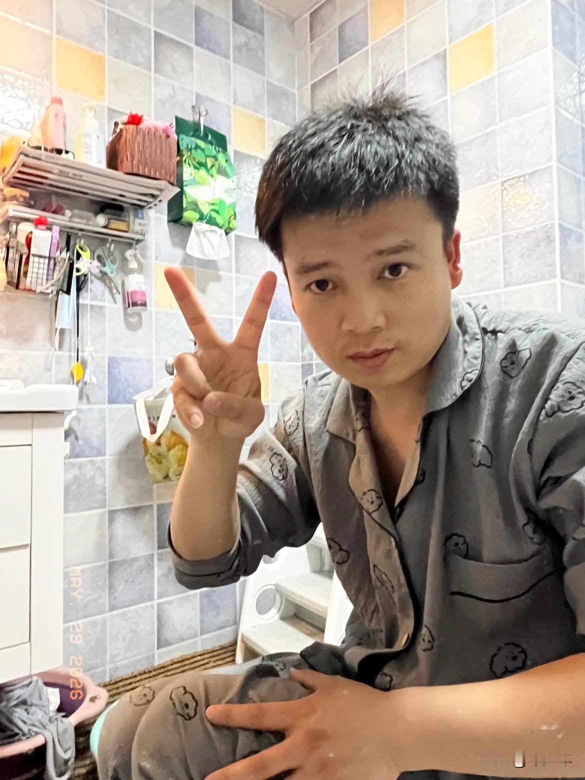 我举六只手支持！包括我双胞胎儿子的两双手！作为一名双胞胎奶爸，我比任何人都更深刻