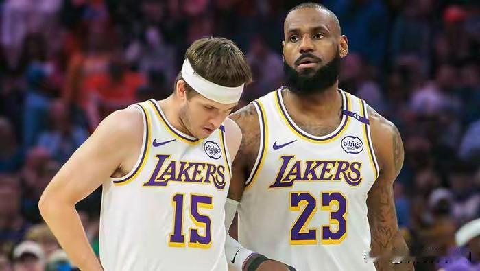 湖人队詹姆斯和里夫斯对比，该交易谁？留谁？

1、年龄:詹姆斯41岁，里夫斯27