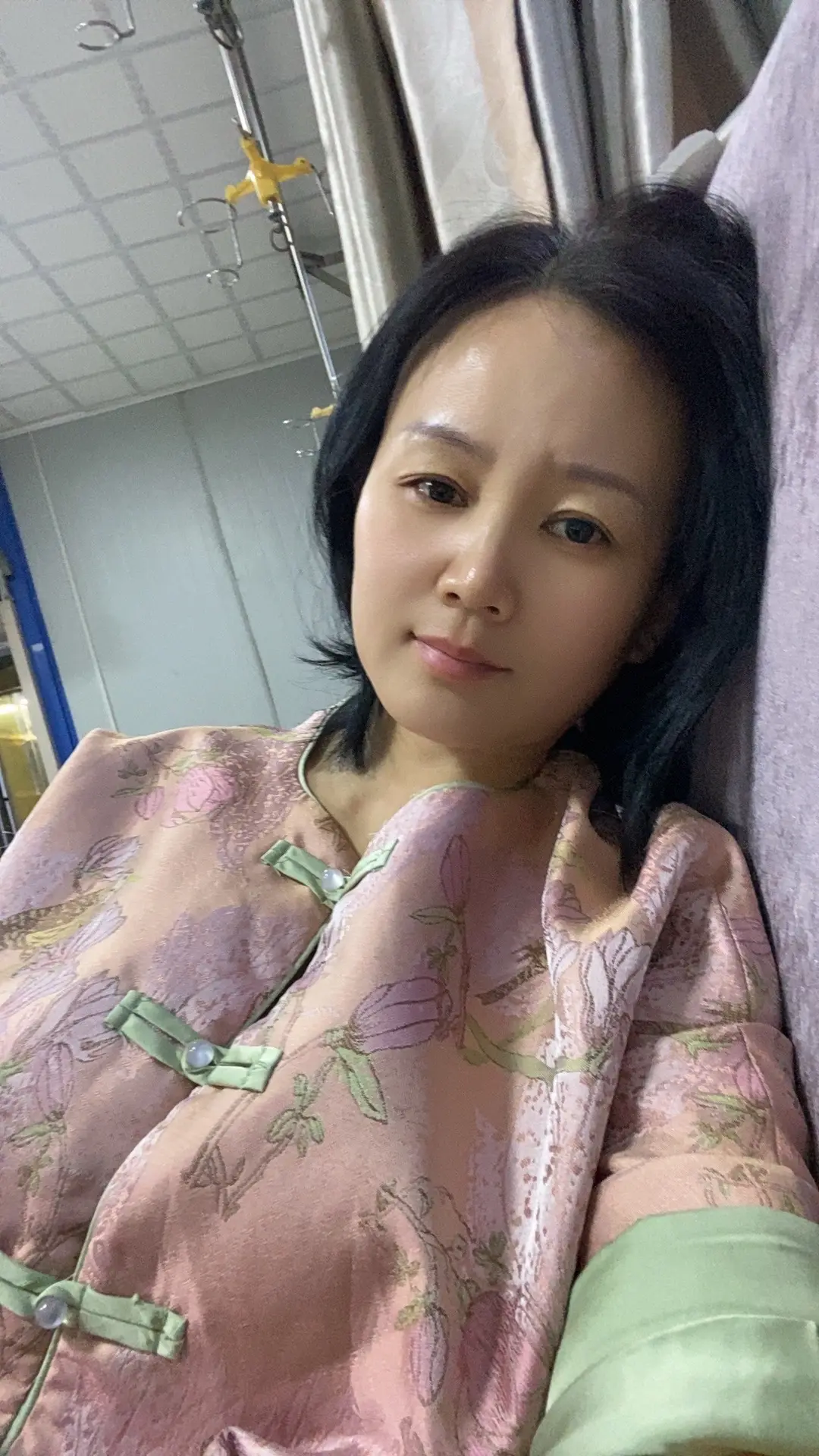 等你老了！躺在床上你会发现那些你拼命去爱的人连杯水都懒得递到你手边。等...