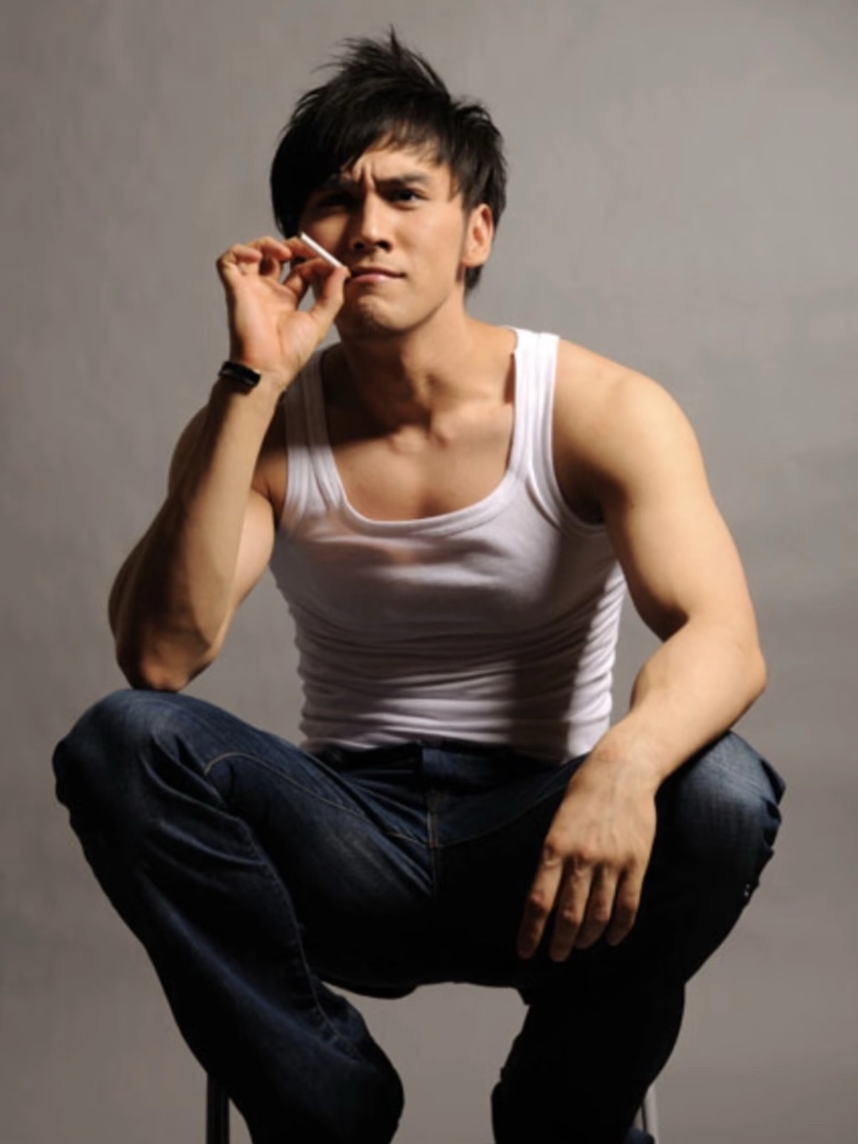 张伦硕 请别叫我中老年人hhhhh看来大家都听不得年龄攻击啊，网友说中老年别戴耳