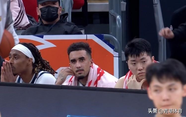 疯狂的CBA数据。
1，广东（81）vs上海（97），怀特塞德整场比赛抢下26个